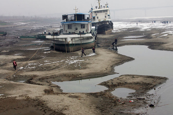 Снижение уровня воды в волге