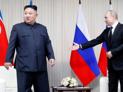 Репортеры сняли занятные кадры на встрече Путина и Ким Чен Ына (фото)