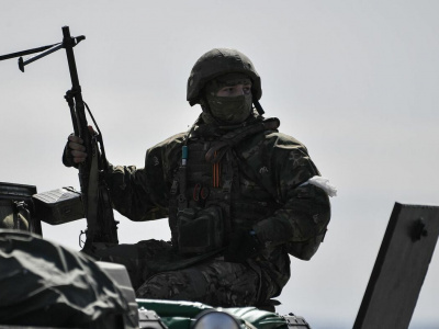 Найденный росгвардейцами замаскированный танк ВСУ попал на видео