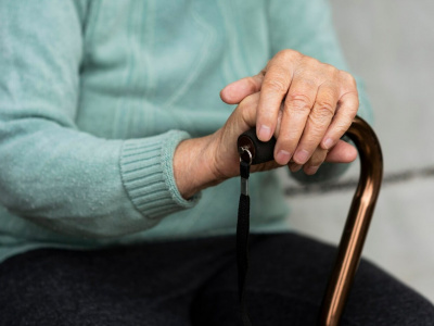 Поддержка близким: эффективная помощь для людей с деменцией