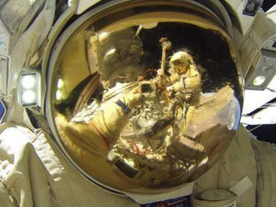 Самарский космонавт Олег Кононенко сделал селфи в открытом космосе