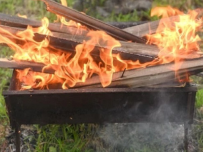 Что можно бросать в огонь при разведении костра на даче?
